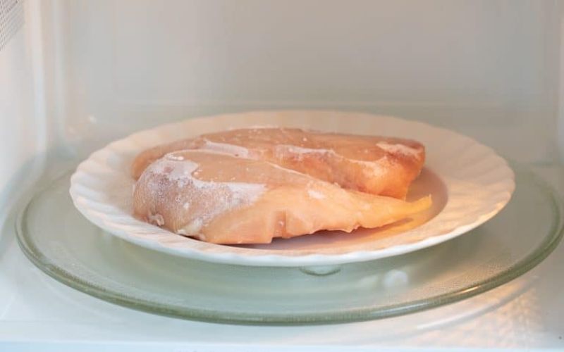 How to Defrost Chicken Using a Microwave